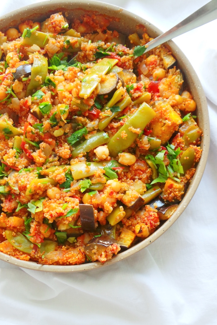 Easy quinoa dinner skillet - the perfect healthy vegan meal prep recipe and it makes a lot! This plant-based dinner is gluten free, filling and full of flavor and makes it easy to get your vegetables in!