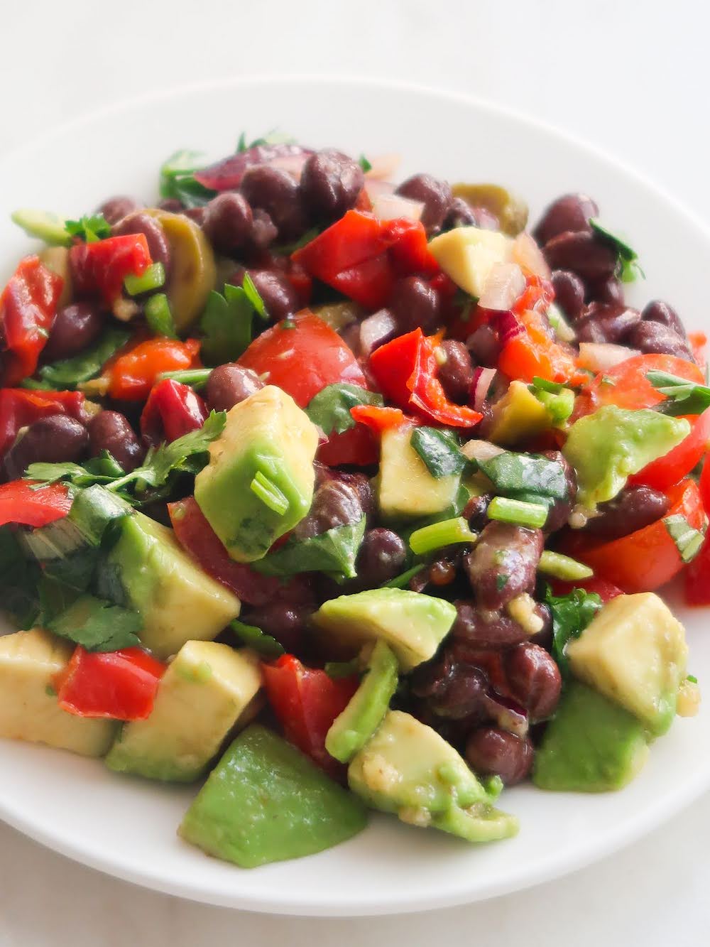 no corn avocado black bean salad - high-fiber and high-protein, perfect for lunch