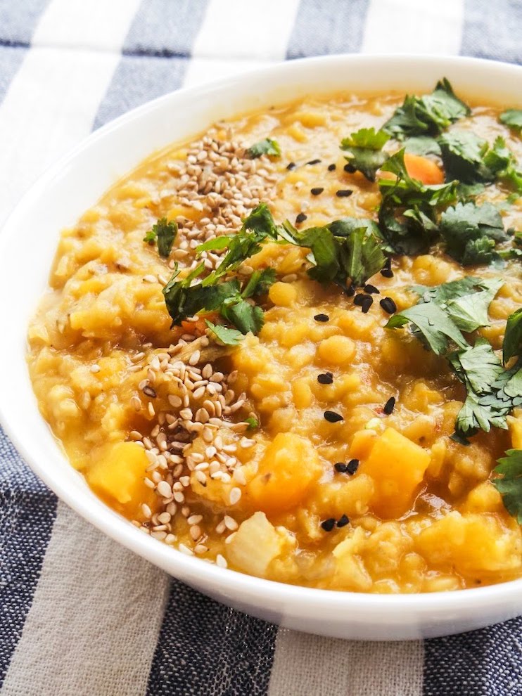 Butternut squash red lentil soup - a creamy, easy and healthy soup recipe! This easy vegan soup is absolutely delicious and perfect for a warming weeknight dinner as it's ready in about 30 minutes.