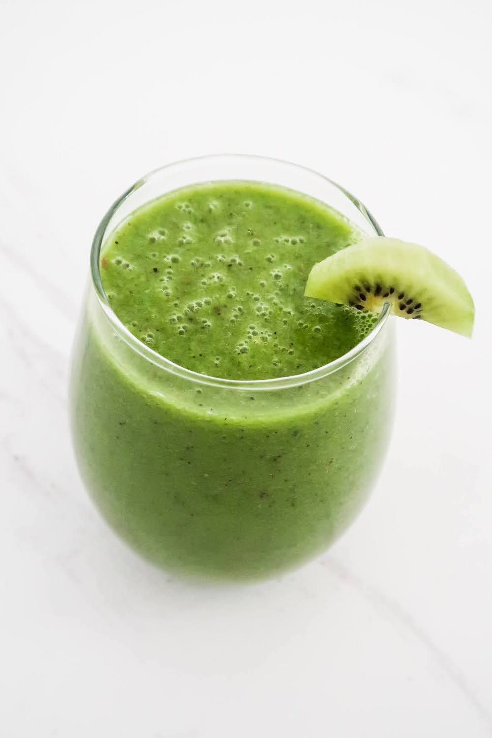 Refreshing apple kiwi green smoothie recipe! Make a batch of this simple green smoothie for a quick low-calorie breakfast or a healthy snack that will make you feel great!