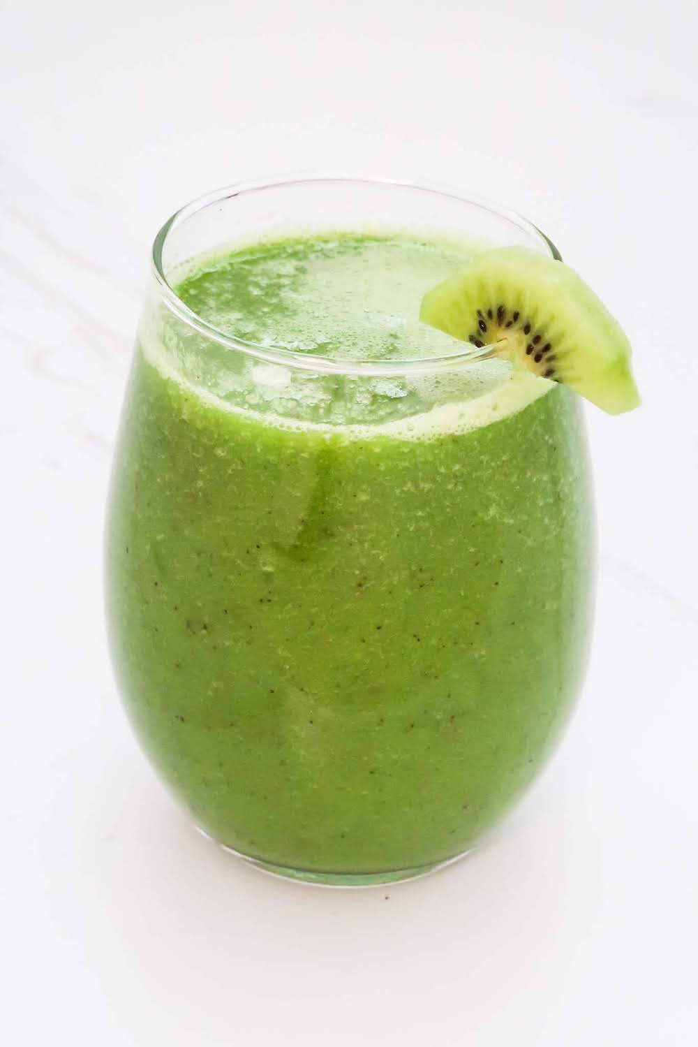 Refreshing apple kiwi green smoothie recipe! Make a batch of this simple green smoothie for a quick low-calorie breakfast or a healthy snack that will make you feel great!