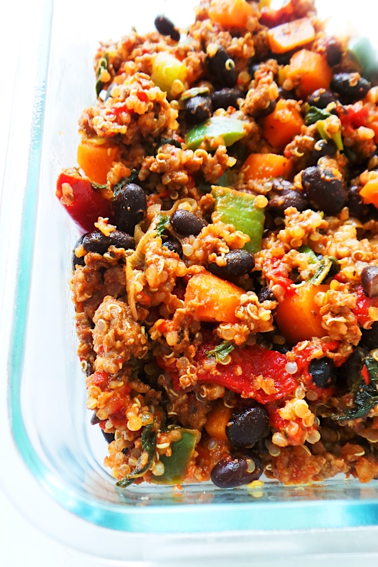 Healthy ground beef. quinoa and salad bowl! Great meal prep dinner idea with ground beef - spicy, fresh and full of flavor!