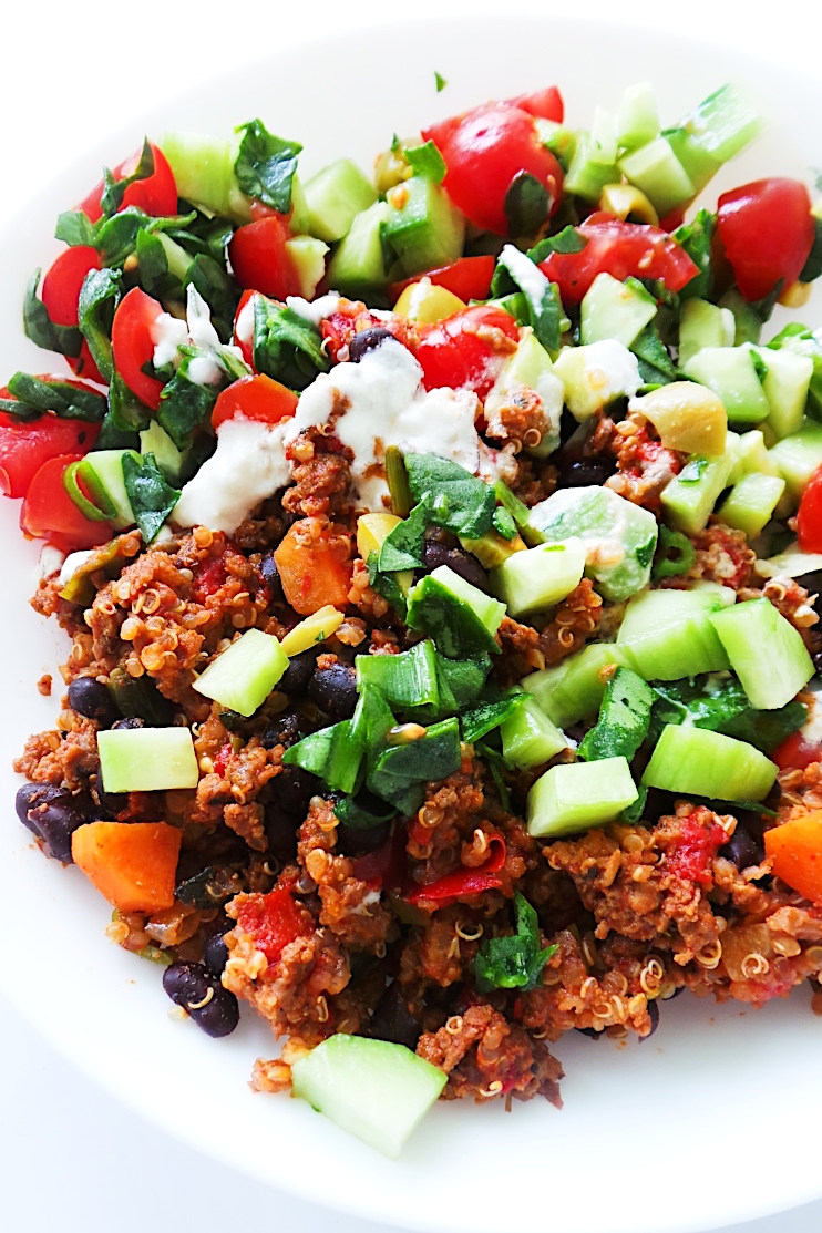 Healthy ground beef. quinoa and salad bowl! Great meal prep dinner idea with ground beef - spicy, fresh and full of flavor!