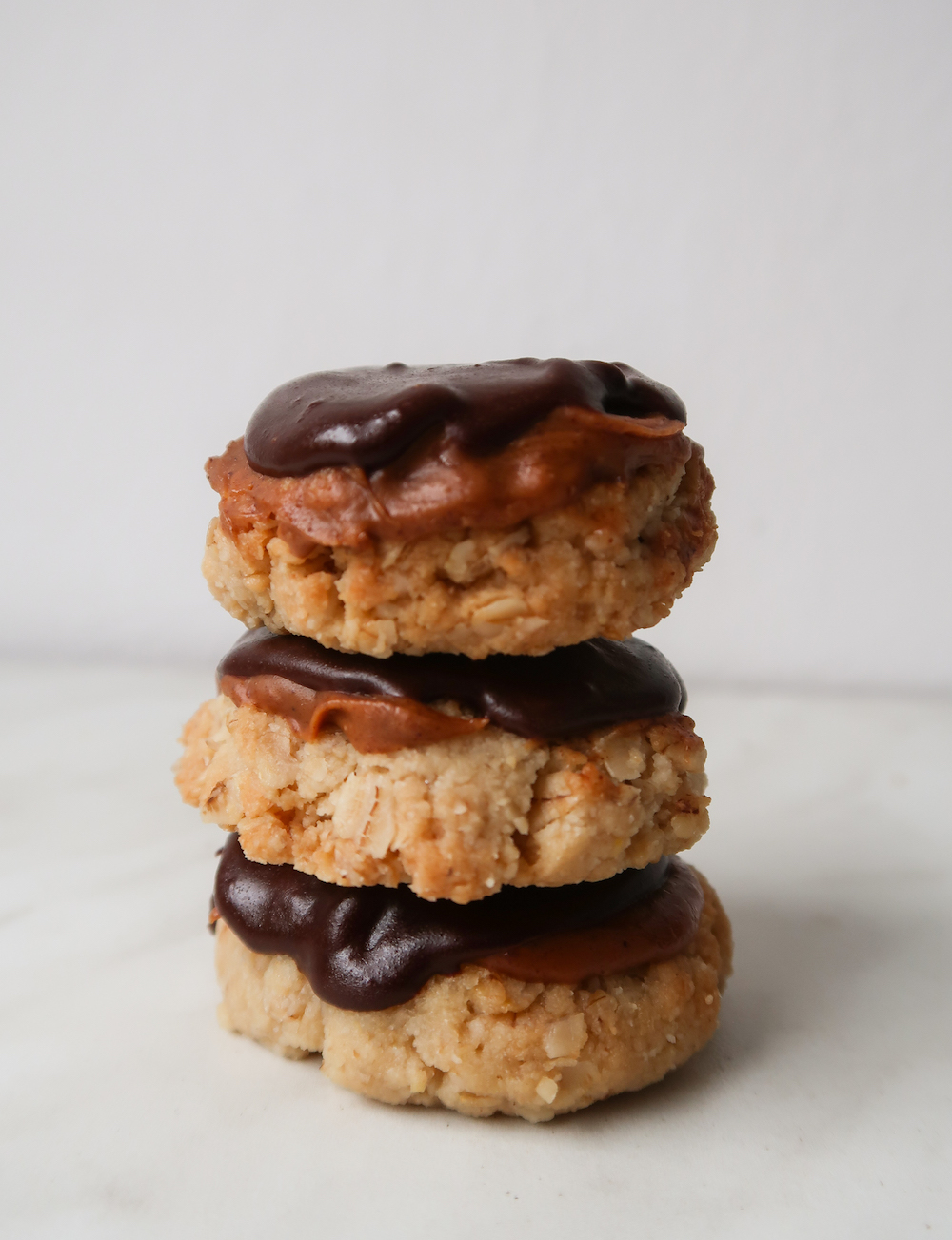 Easy healthy shortbread cookies! This simple vegan cookie recipe is made with almond flour, oats, coconut oil and maple syrup and is a delicious healthy dessert!