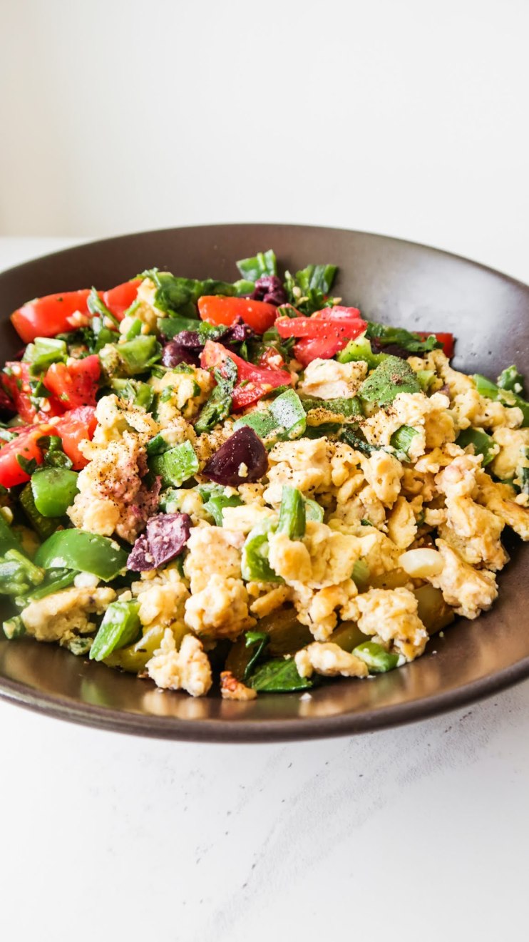 Mediterranean Breakfast Bowl! This healthy egg breakfast is super tasty and quite easy to make. You'll need some eggs, feta cheese, olives and the vegetables that you like!