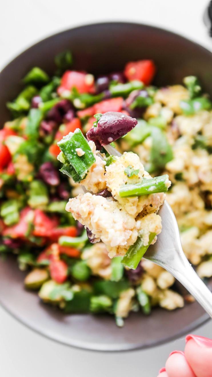 Mediterranean Breakfast Bowl! This healthy egg breakfast is super tasty and quite easy to make. You'll need some eggs, feta cheese, olives and the vegetables that you like!