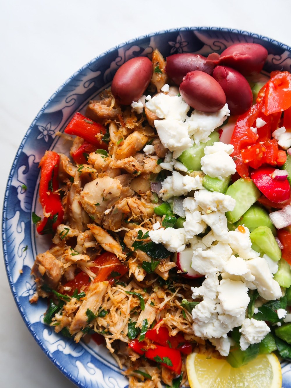 You will be looking forward to leftovers from rotisserie chicken once you try these leftover chicken gyros bowls! This Mediterranean recipe is easy, quick, super flavorful, fresh and filled with healthy ingredients.