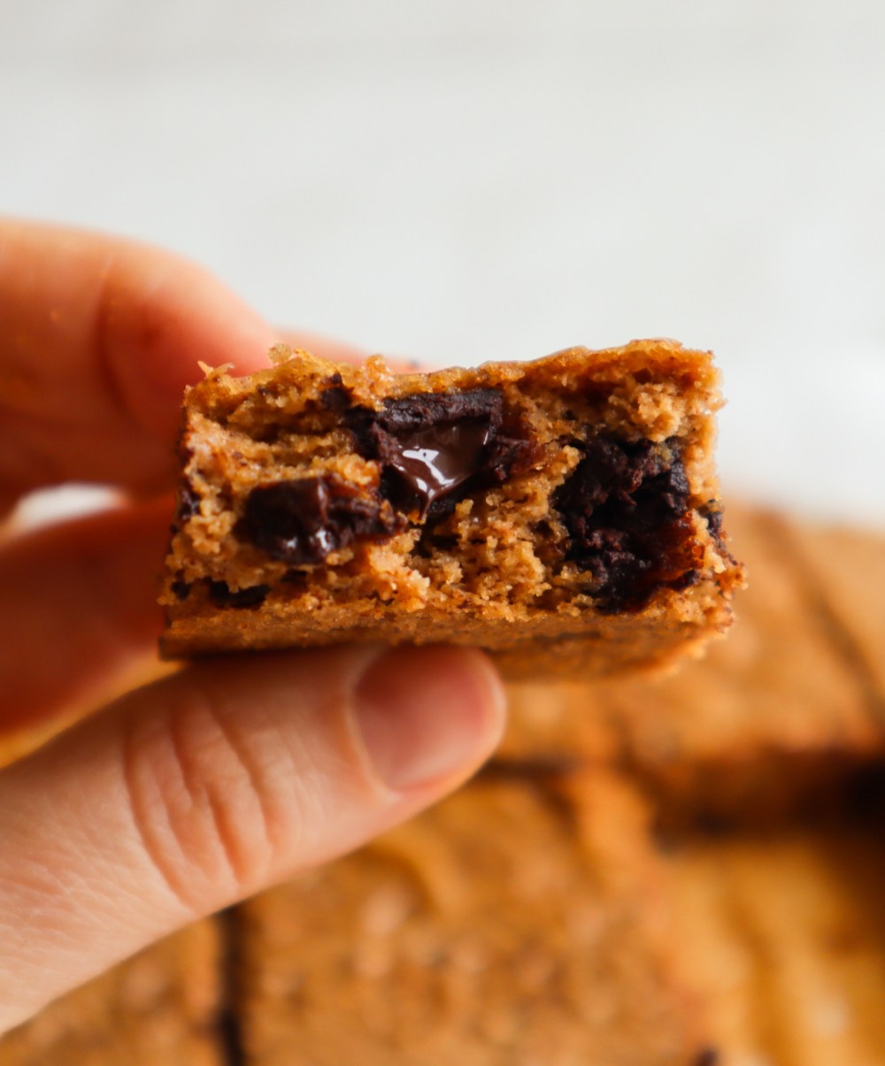 almond butter oat blondies